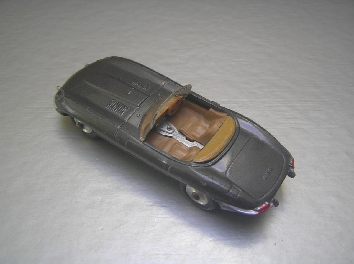 Corgi Toys 307 Jaguar E Type Convertible made in Great Britain 1