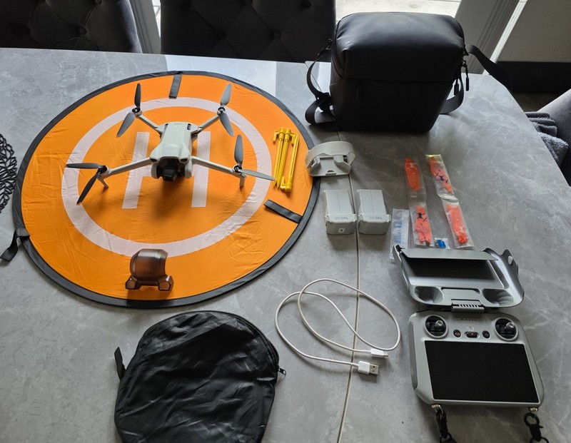 Y394.  DJI Mini 3 Drone Fly-More Combo with RC Controller & Accessories