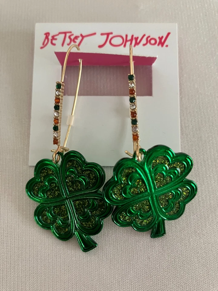 Betsey Johnson Trébol Pendientes Colgantes Cuatro Hojas Trébol Verde Corazón Disfraz NUEVO Foto 4 de 4