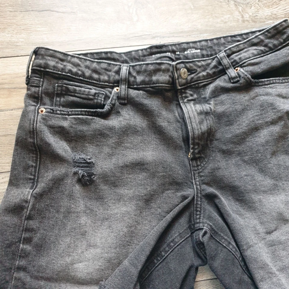 Shorts jeans Old Navy O.G solto cintura média preto corte desgastado tamanho 14 feminino - Imagem 4 de 4