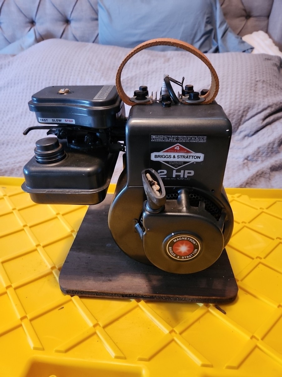 Vintage Briggs And Stratton 2 HP Engine Model# 60102 New Cond