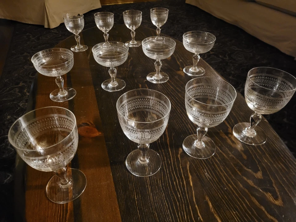 12-piece vintage French etched glass stemware set (superb condition) - Image 3 of 4