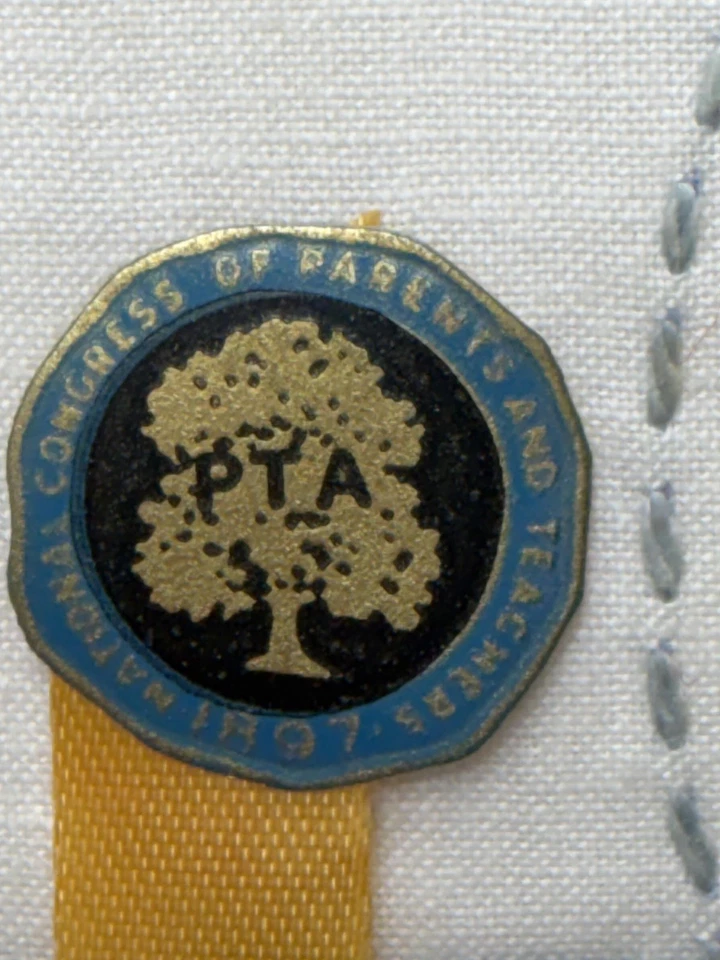 Juego de 2 fundas de almohada bordadas a mano pastel dama con abanico crochet encaje ribete Foto 4 de 4