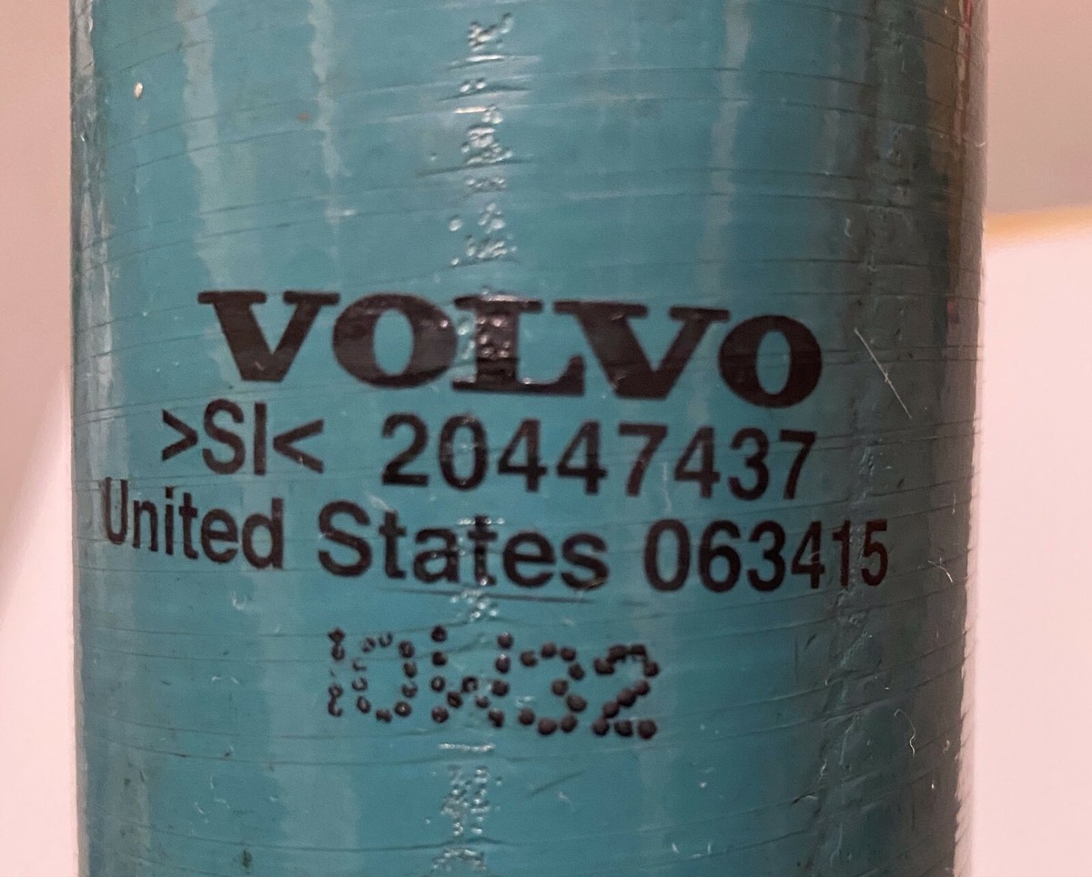 20447437 / 22892969 Coolant Hose - Genuine Volvo Vnl - Brand