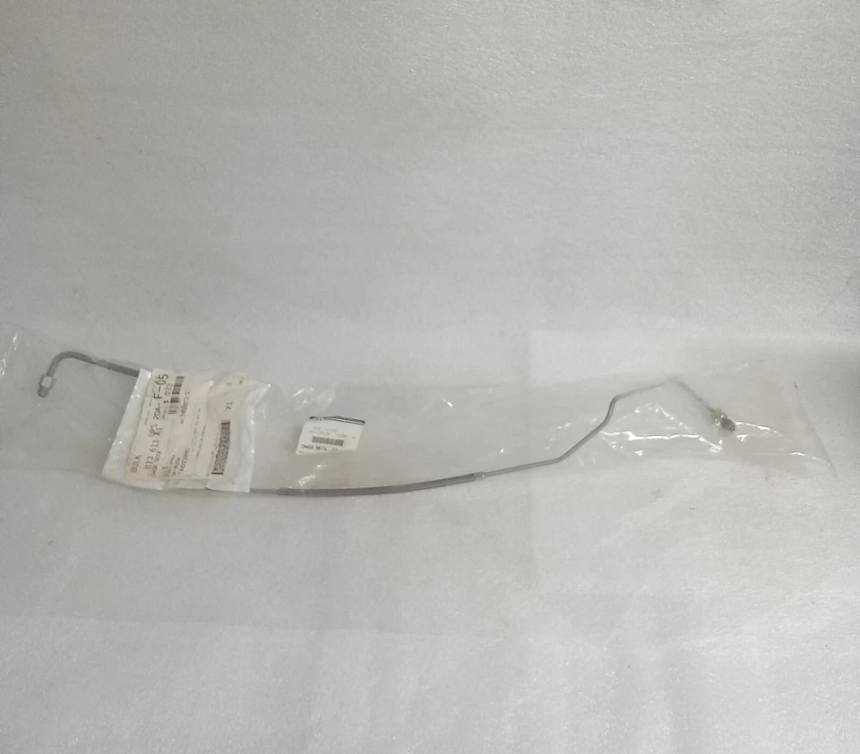 Cilindro maestro de freno de tubo Dodge Grand Caravan 1997-2000 OEM Mopar 4683674 Foto 2 de 4