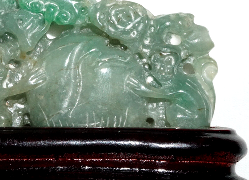 Vintage Chinese Jadeite Jade Monkey & Peach Motif Carving on Stand (InS) - Picture 15 of 21