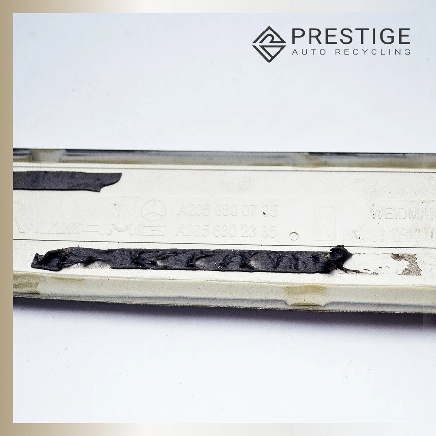 15 Cubierta de umbral de puerta delantera derecha iluminada LED MERCEDES-BENZ C63 AMG A2056802335 Foto 4 de 4