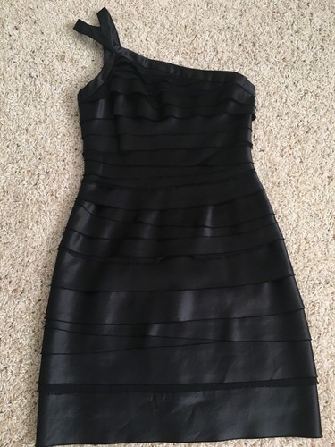 Robe BCBG MAX AZRIA Brenna - Noire, Détails Sheer & Ruchés - Taille M - Neuf Sans étiquettes