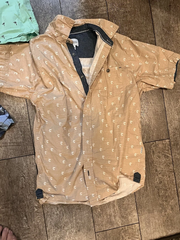 Lot  3 Short Sleeves  Youth Boys Collar Shirts  Youth Large Suze 14 - Image 3 of 4