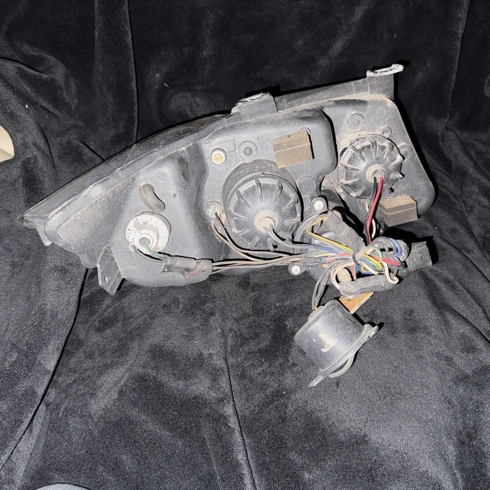 [3D U-Halo DRL+LED Signal] For 09-12 BMW E90 3-Series Projector Headlights Black - Image 3 of 4