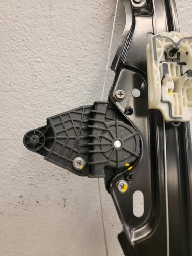 2012-2015 BMW X1 REAR RIGHT DOOR POWER WINDOW REGULATOR w/ MOTOR - Picture 14 of 16