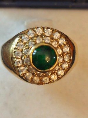 GOLDRING MIT WEISSEN SAPHIREN UND SMARAGD CABOCHON UND 80ER - 90er Jahre