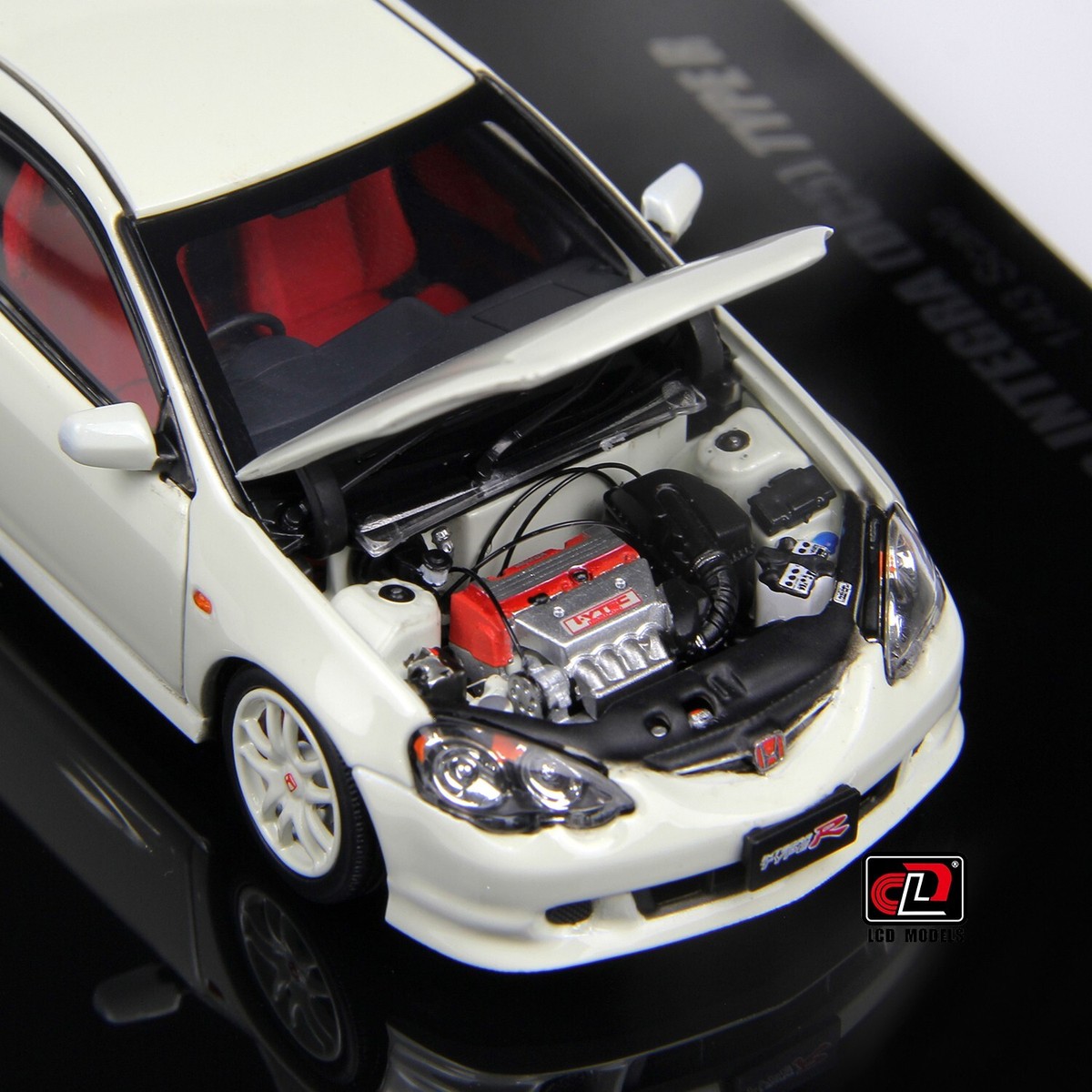 LCD MODELS LCD43008 1:43 HONDA INTEGRA (DC5) TYPE-R (WHITE