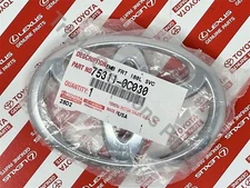 75311-0C030 New Genuine Toyota Tundra Sequoia Chrome Front Grille Emblem OEM