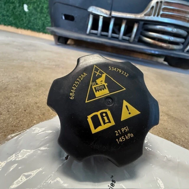 (1) 13-18 RAM 2500 3500 RADIATOR COOLANT RECOVERY BOTTLE CAP MOPAR 68442532AA - Image 2 of 3