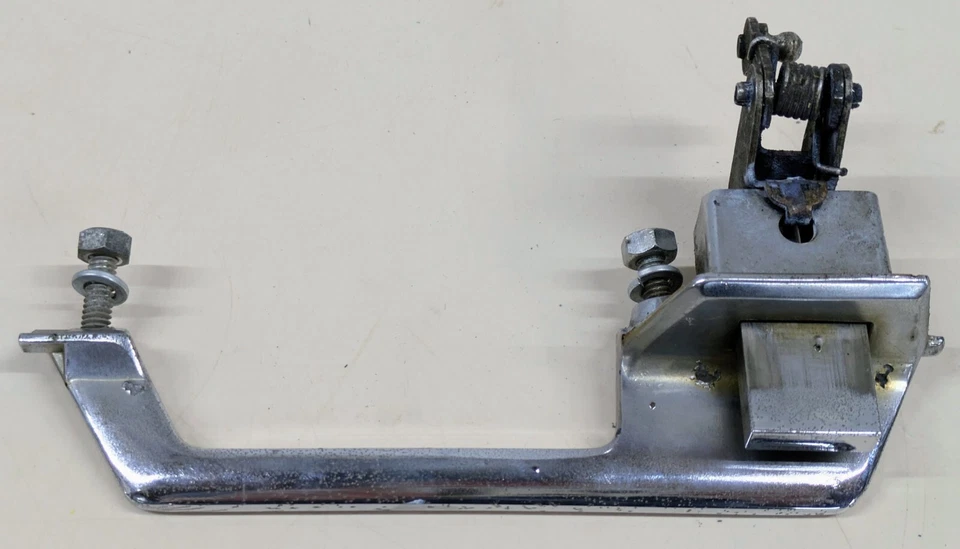 Manija de puerta delantera pasajero derecho Chrysler 300 New Yorker Newport 1965-1966 Foto 2 de 4