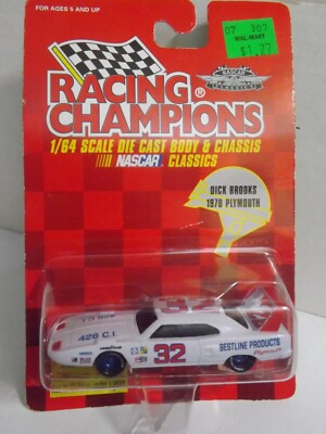 Racing Champions White 1970 Plymouth Superbird # 32 Dick Brooks 1