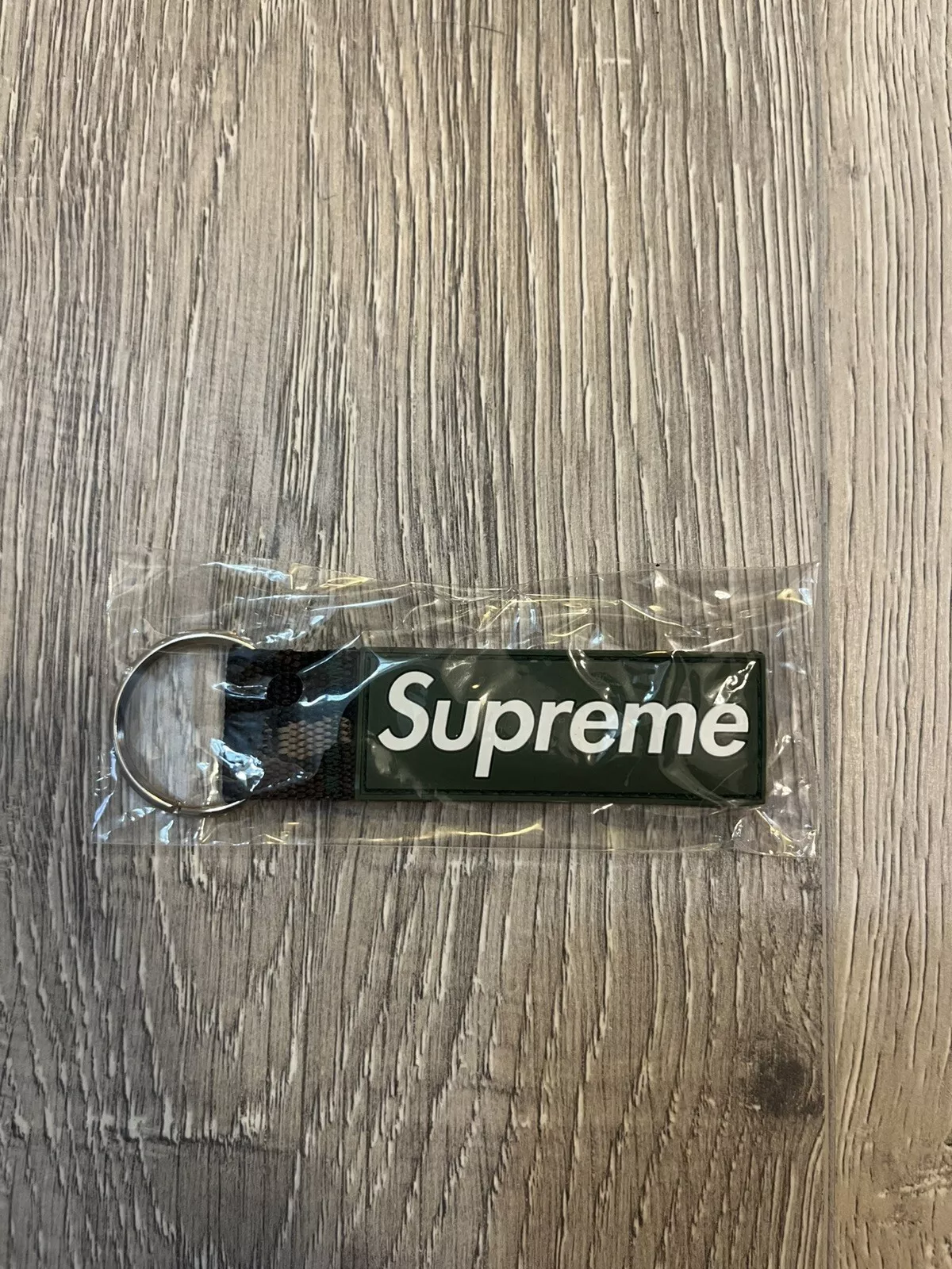 Neuf   Porte clés Supreme Sangle Camouflage Vert Bois   SS23