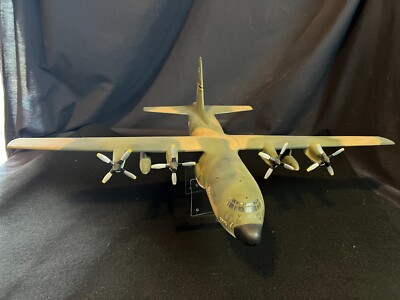 Lockheed C-130 Hercules  **Built & Detailed**  1:72