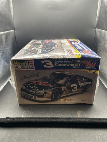 Dale Earnhardt Goodwrench Service Plus Monte Carlo Revell Monogram 85-2447 Model - Picture 6 of 6