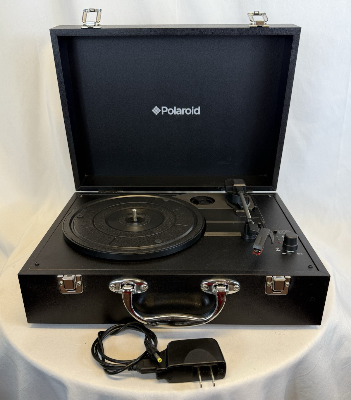 Polaroid PBT4001 Bluetooth Turntable with Built-in Speakers in Black