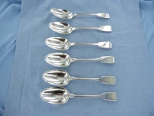 AN ANTIQUE SET OF SIX STERLING SILVER FIDDLE BACK SOUP  SPOONS, LONDON 1822.