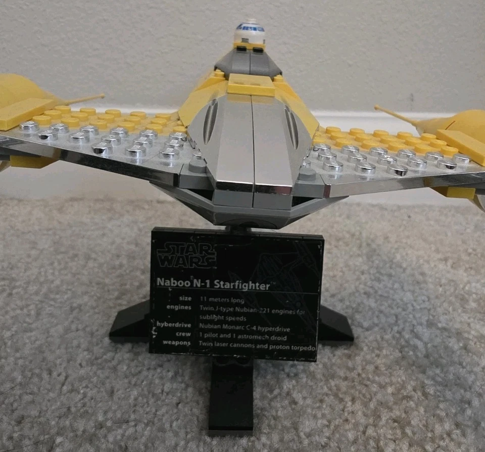 LEGO 10026 Star Wars Ultimate Collectors Series Naboo Starfighter - Image 4 of 4