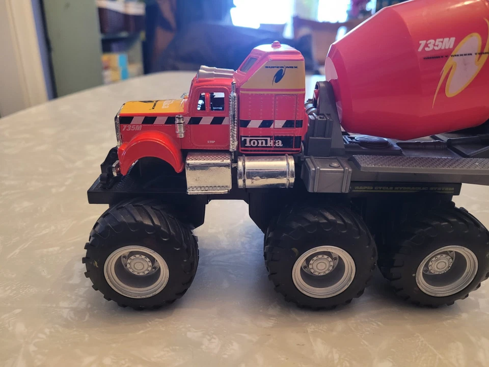 TONKA / MAISTO - MONSTRUOS DE CANTERA - CAMIÓN DE CEMENTO - 1999 - METAL PLÁSTICO - 9" X 4" Foto 2 de 4