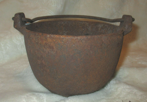 Antique~Small Cast Iron Pot~Handle~3 3/8" x 5.0"~Primitive~Rustic~Rust - Bild 6 von 11