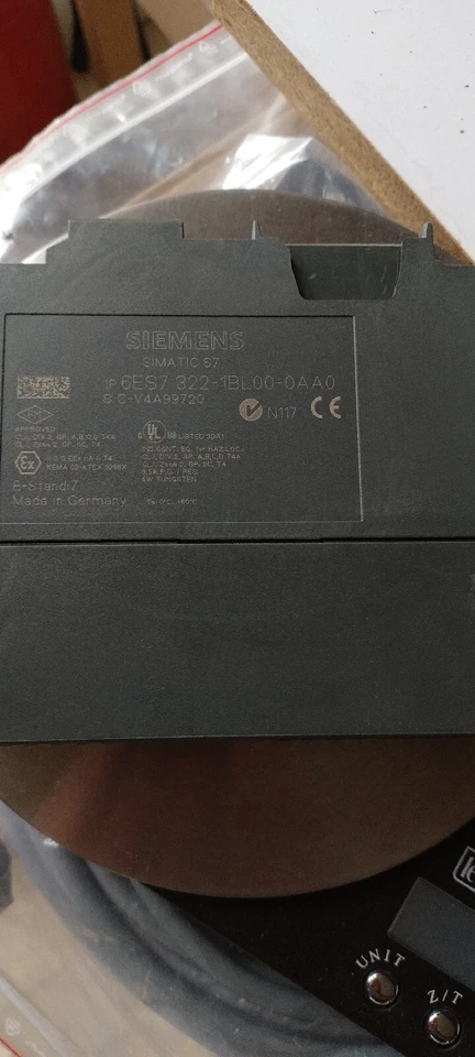 Siemens S7/300 6ES7 322-1BL00-0AA0 SM322 SIEMENS 6ES73221BL000AA0 - Immagine 2 di 4