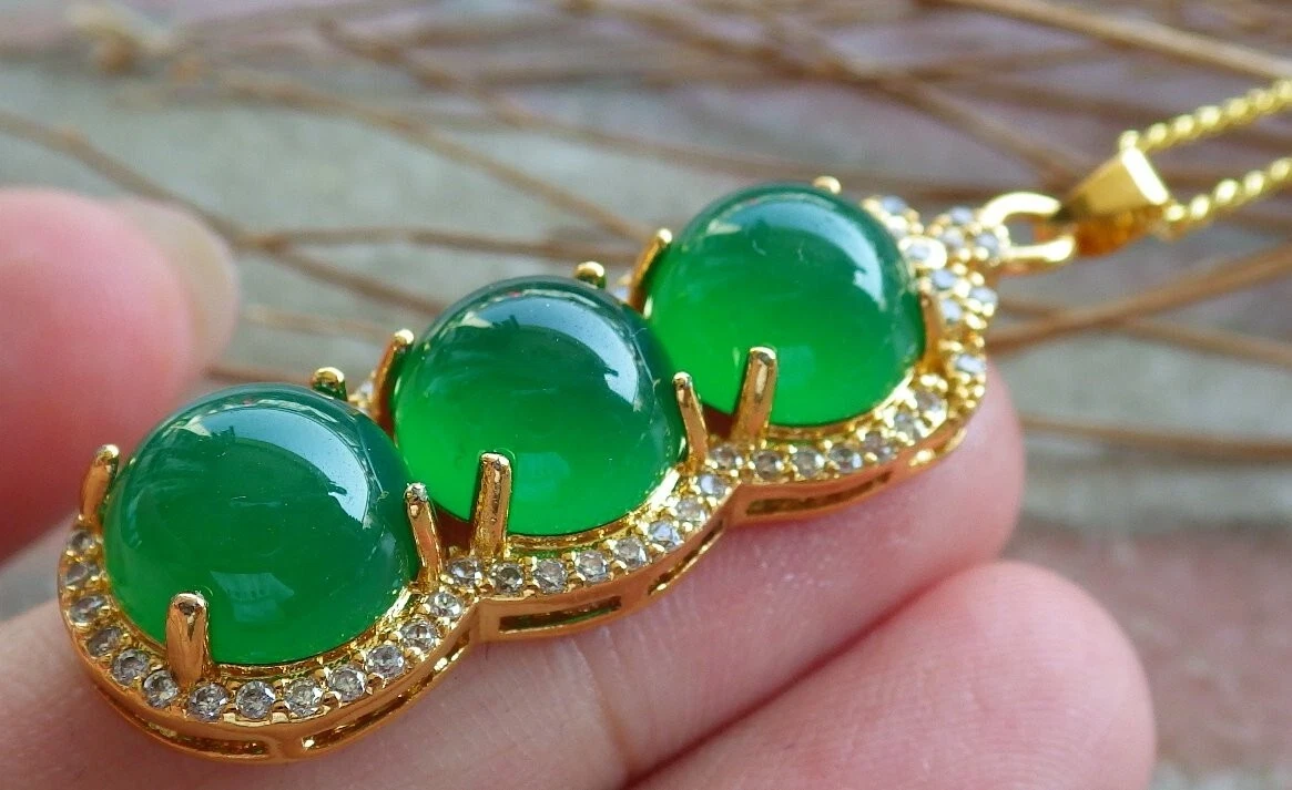 Yellow Gold Plate Green JADE Pendant Pea Bead Bean Diamond