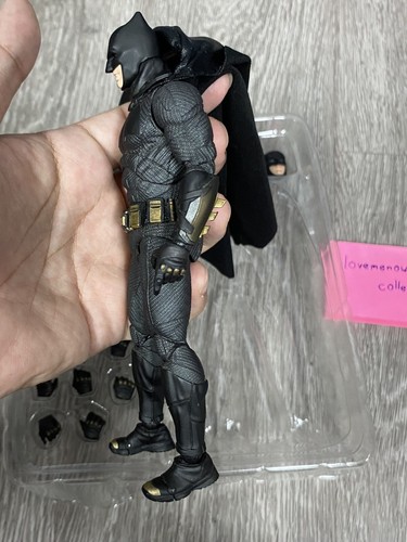 Authentic MAFEX 056 Justice League - Batman - 6 inch Action Figure Complete - Picture 6 of 14