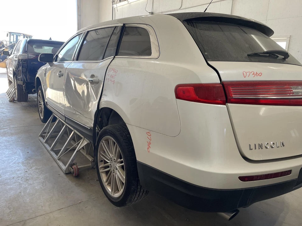 Conjunto de bomba y motor ABS usado se adapta a: montaje Lincoln MKT 2014 grado A Foto 2 de 4