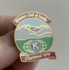 Kiwanis Club Sardis BC Chartered 1979 Globe Mountain Valley Logo Hat Lapel Pin