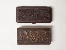 Ancien ensemble de 2 Boites à timbres en bois sculpté "forêt noire" XIX-XXe