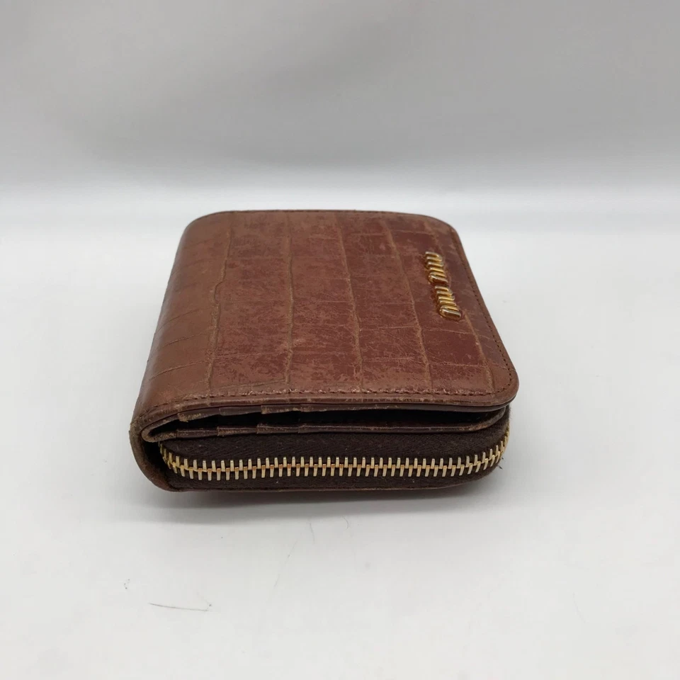 Cartera Mui Mui marrón con estampado de cocodrilo Foto 3 de 4