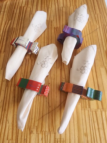 Set 4 WOODEN TROPICAL FISH NAPKIN RINGS Holders Hand Painted Nautical Decor - Picture 2 of 8