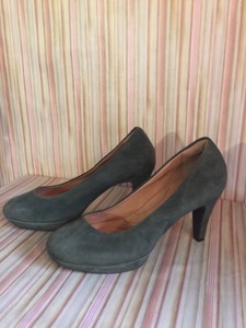 clarks pumps green