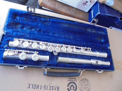 GEMEINHARDT 2SP FLUTE        SN: H25727