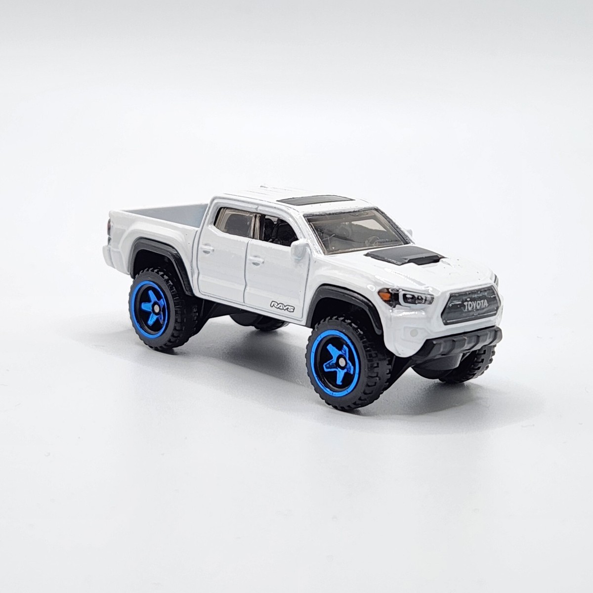 2020 20 Toyota Tacoma Pickup Truck Collectible 1/64 Scale Diecast