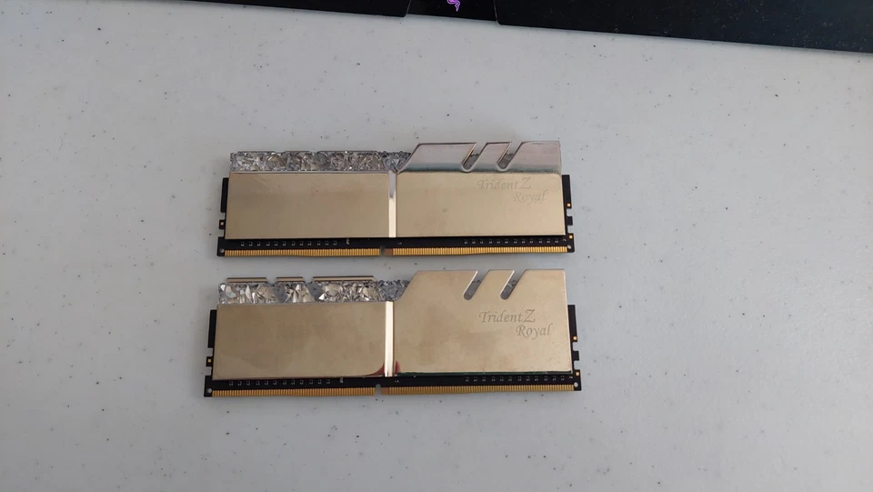 G.SKILL TridentZ Royal RGB 16 GB (2x8 GB) 3000 MHz *16-18-18-38* DDR4 Foto 2 de 3