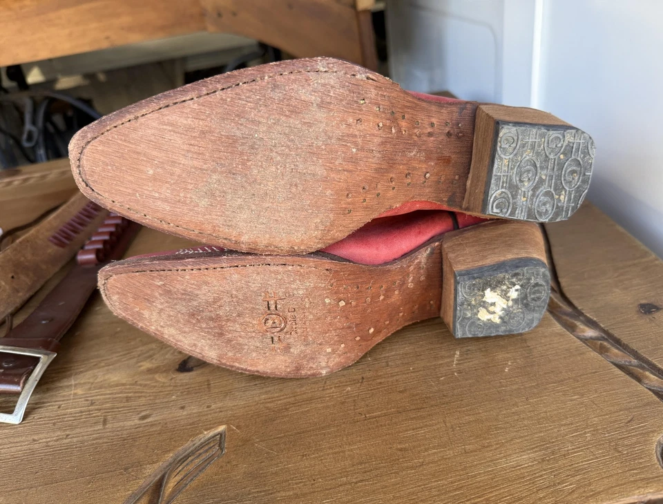 Vintage Larry Mahan Cowboy Boots Women's 8.5 Red Leather Aztec Embroidered 90s - Image 3 of 4