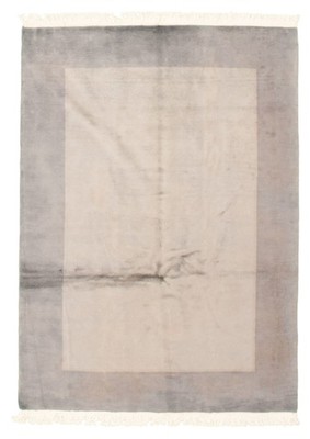 Traditional Hand-knotted Wool Oriental Carpet 4'2'' x 5'10'' Area Rug