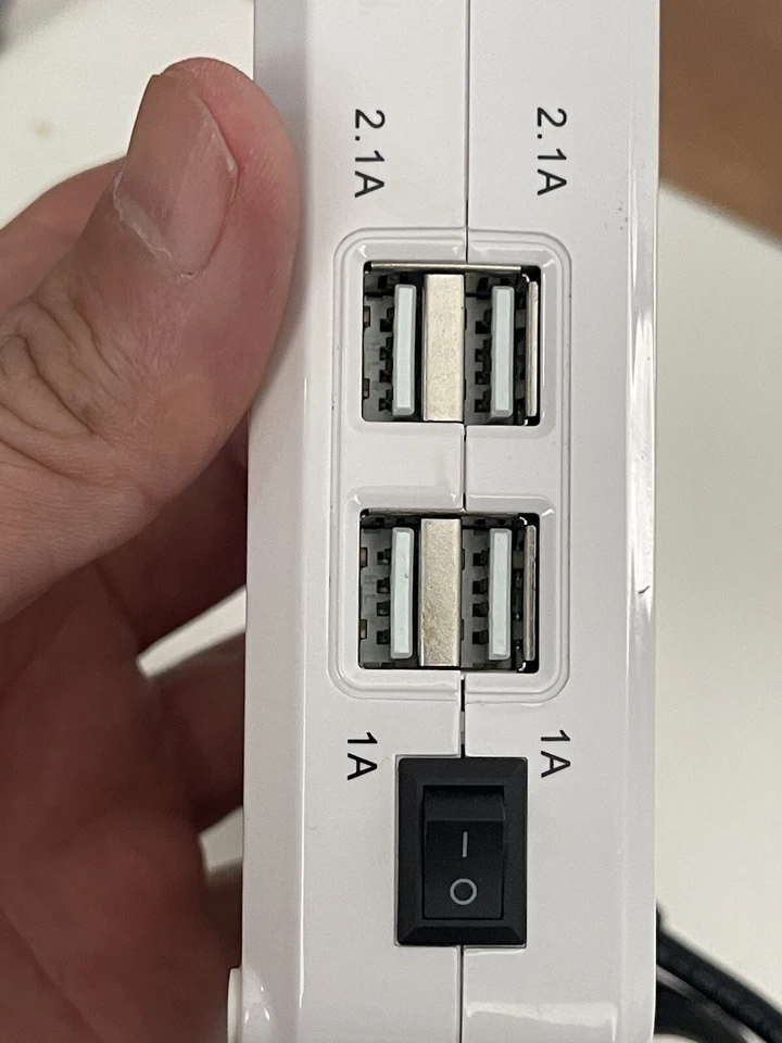 Bestek International 200W Travel Adapter & Power Converter ~ USB ~ - Image 3 of 4