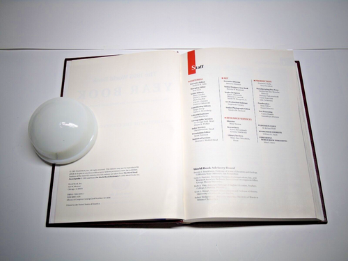 Vintage The World Book Yearbook Set 1983-1995 Lot 13 Books Leather Like Bound HC - Imagen 15 de 17