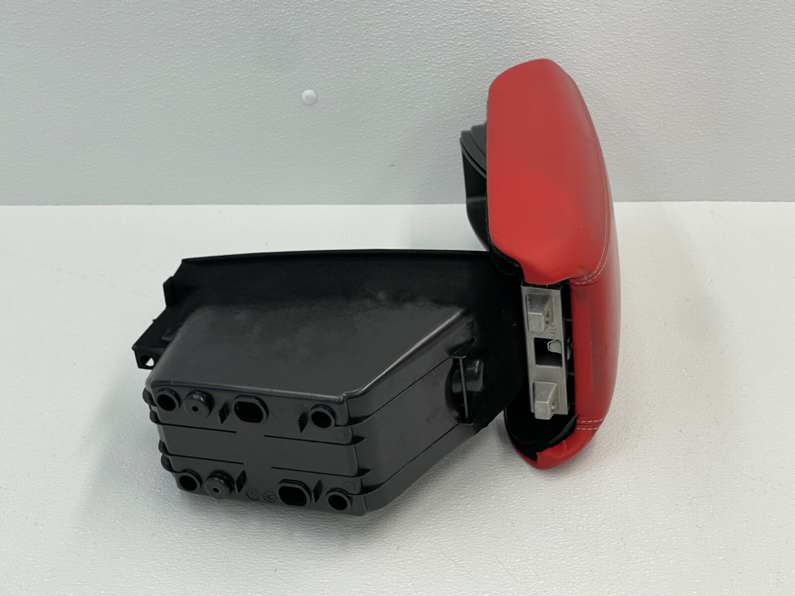 13 14 Maserati Granturismo M145 Center Console Armrest Storage Lid Red 1458 OEM