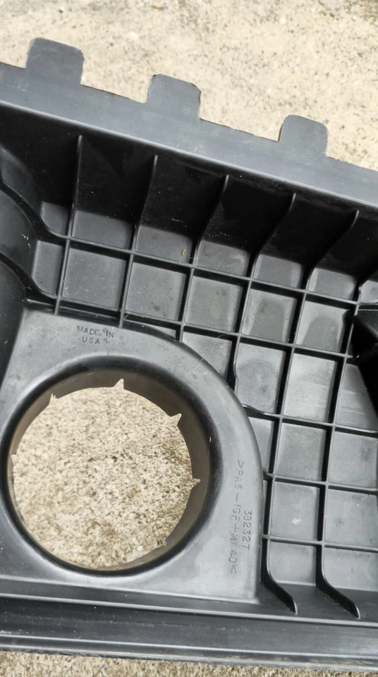 Pontiac Grand Prix GTP 2002 tapa de caja de filtro de aire Foto 2 de 4