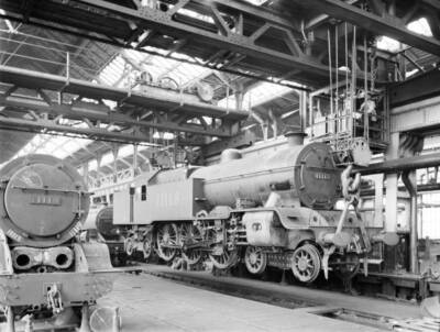Locomotives In Horwich Works Erecting Shop, Lancashire Train Old Photo