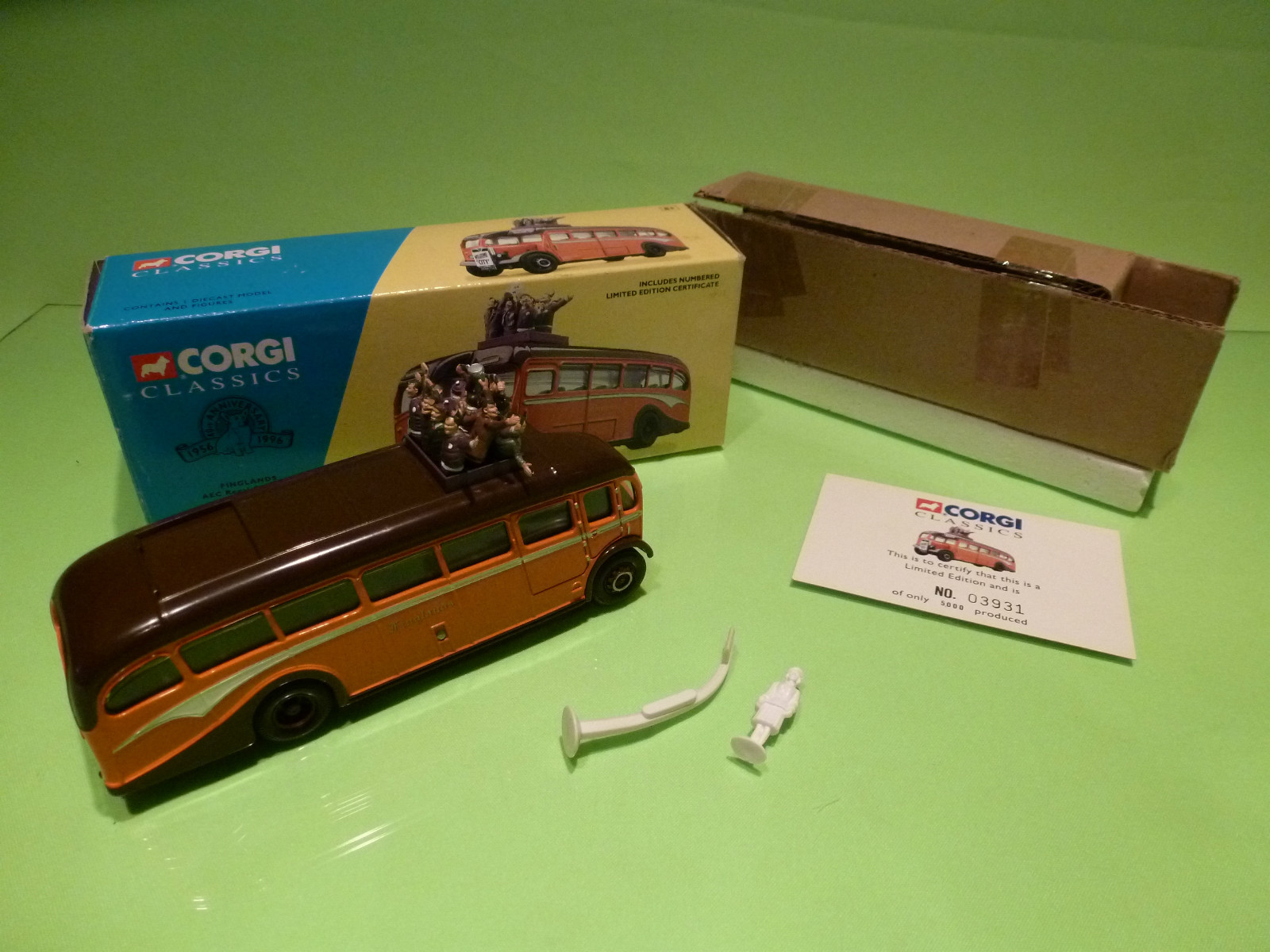 CORGI TOYS CLASSICS 33201 AEC REGAL COUCH SET - FINGLANDS 1 50- NEAR MINT IN BOX CORGI TOYS CLASSICS 33201 AEC REGAL COUCH SET - FINGLANDS 1 50- NEAR MINT IN BOX