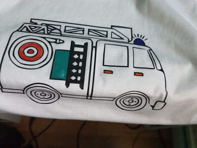 Kinder Farbe im T-Shirt. Feuerwehr. Gratis Stift inklusive